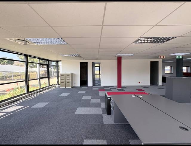 354M² OFFICE TO LET IN MIDRIDGE PARK